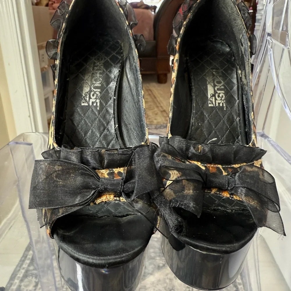 Elegant Leopard Print Stiletto Heels 👠 Foxy Lady Leopard 🐆 - Picture 6 of 9